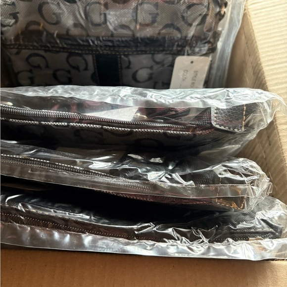 NEW-Crossbody & Matching Wallet black with G accents & silver hardware - Picture 9 of 10